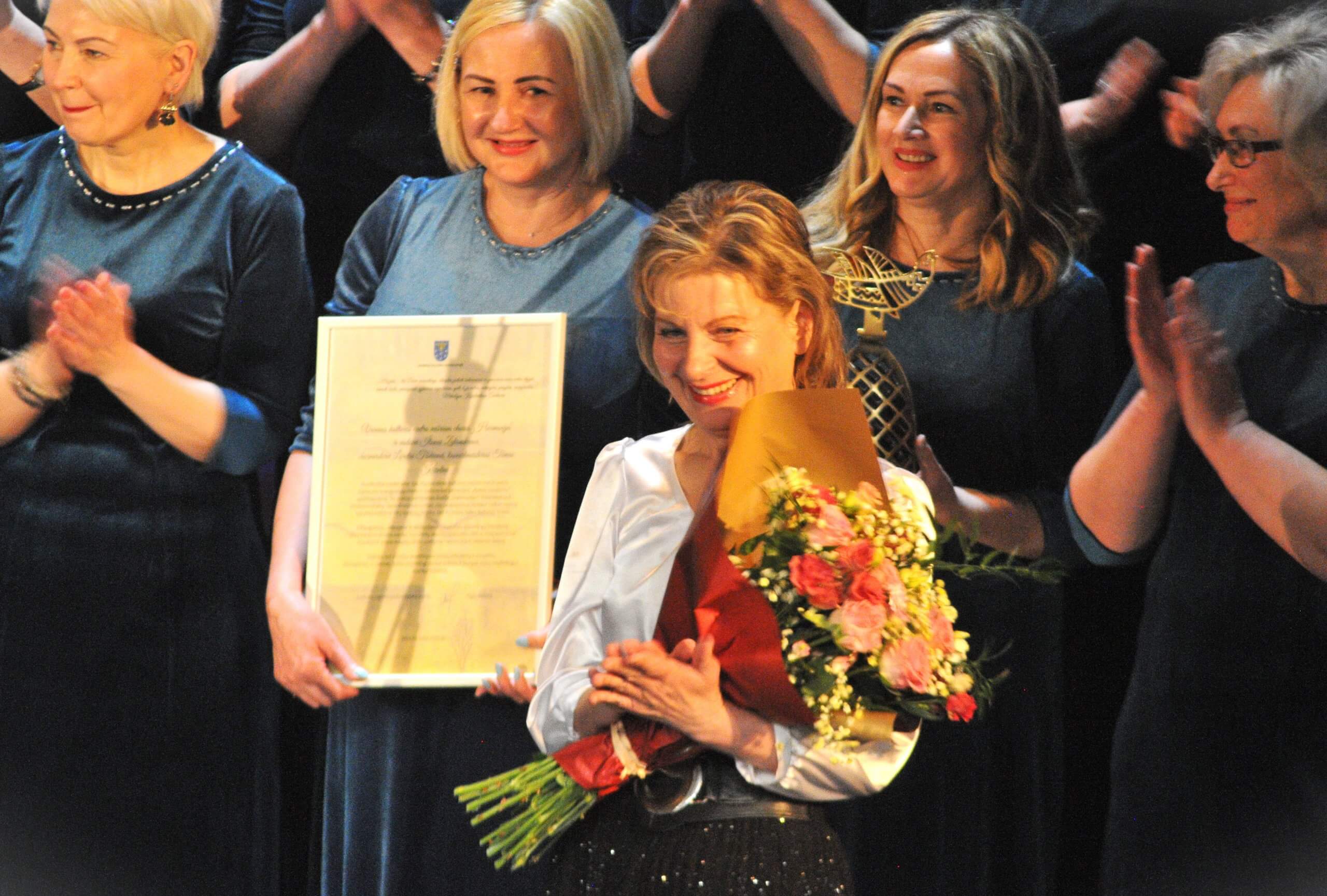 VI chorų festivalis „Širdžių kalba“ ir „Aukso paukštės“ skrydis Varėnoje